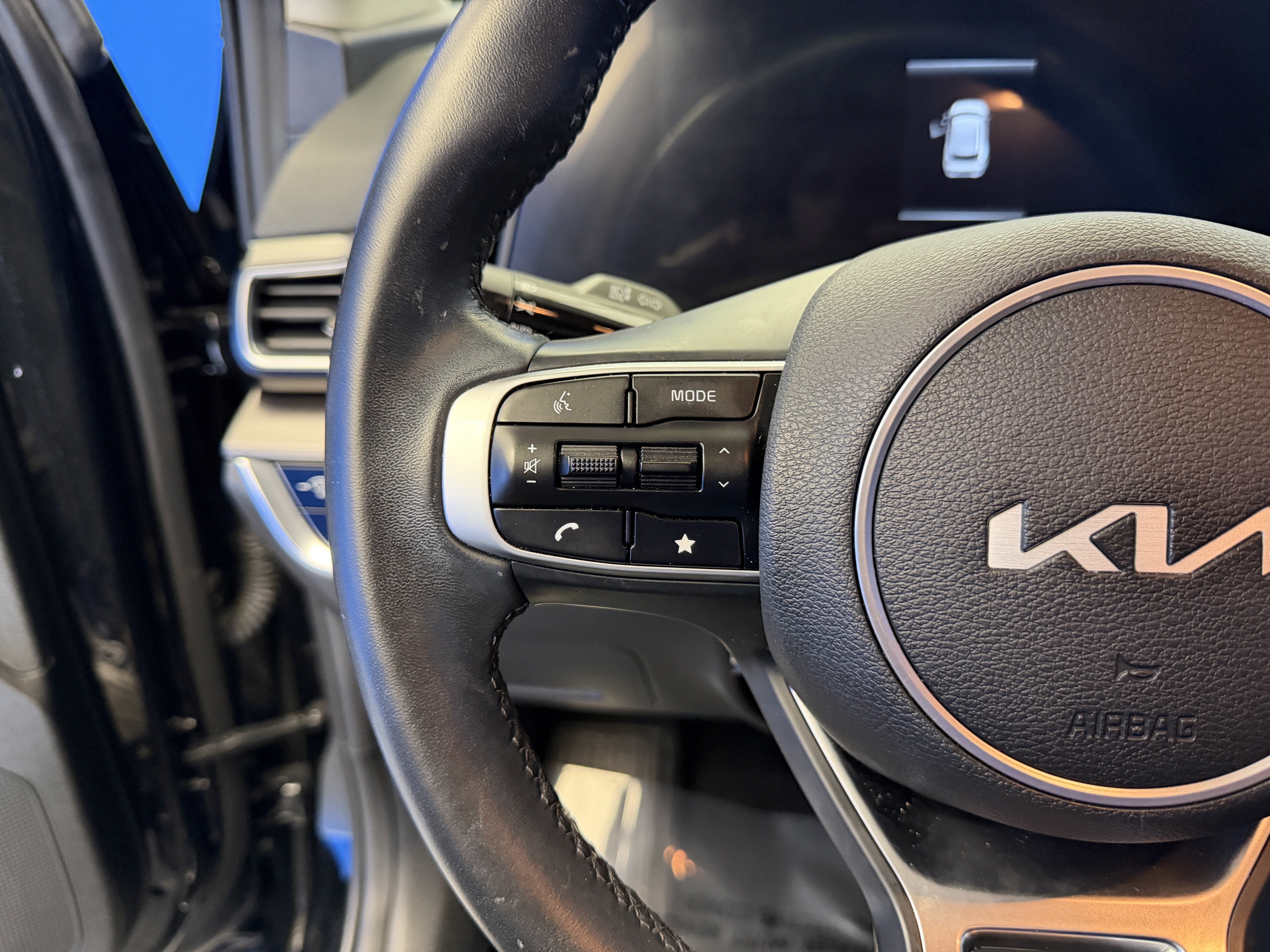 Used 2025 Kia Sportage EX FWD image 15