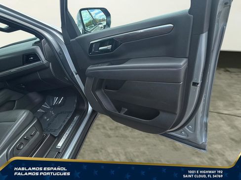 Used 2025 Chevrolet Suburban Z71 AWD/4WD image 35