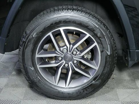 Used 2020 Jeep Grand Cherokee Limited AWD/4WD image 11
