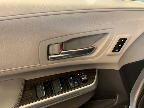 Used 2023 Toyota Sienna Limited w/ Protection Package (TMS) image 15