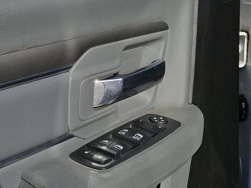 Used 2020 RAM 1500 Classic SLT image 24