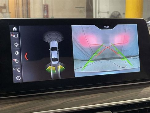 Used 2018 BMW 530i xDrive image 25