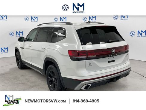 New 2026 Volkswagen Atlas Peak Edition image 2