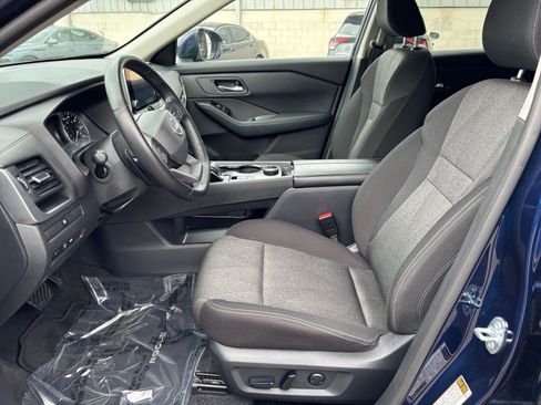 Used 2025 Nissan Rogue SV AWD/4WD image 29