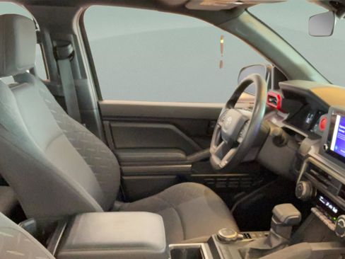 Used 2025 Toyota Tacoma SR5 AWD/4WD image 32
