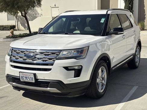 Used 2018 Ford Explorer XLT w/ Equipment Group 202A image 7