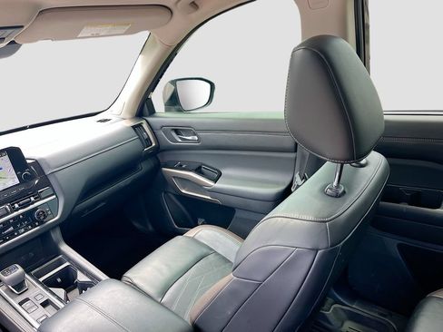 Used 2022 Nissan Pathfinder Platinum w/ Cargo Package FWD image 24