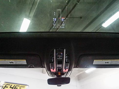 Certified 2022 Porsche Cayenne Turbo AWD/4WD image 12