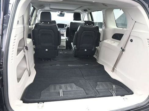 Used 2024 Chrysler Pacifica Limited image 15