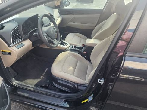 Used 2017 Hyundai Elantra SE FWD image 3