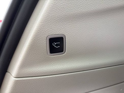 Used 2020 Chrysler Pacifica Limited w/ Advanced Safetytec Group FWD image 37