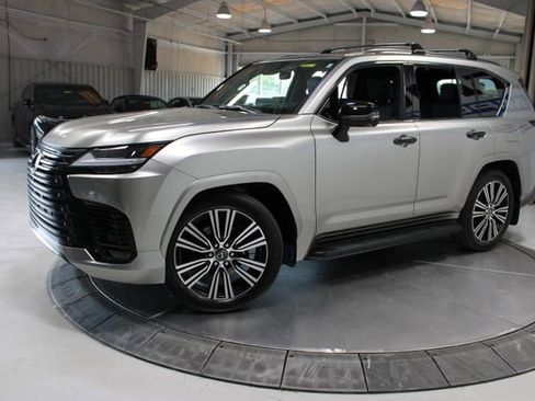 Used 2024 Lexus LX 600 4WD w/ Appearance Package image 3