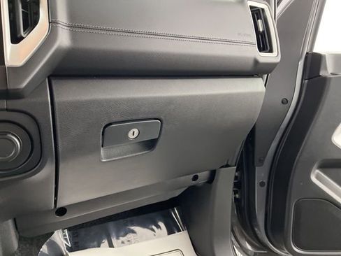 Used 2025 Nissan Frontier SV w/ SV Convenience Package RWD image 36