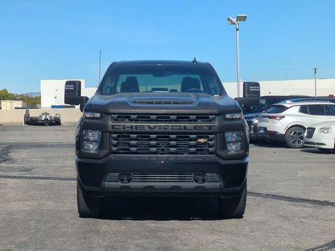 Used 2022 Chevrolet Silverado 2500 Custom w/ Custom Value Package AWD/4WD image 3