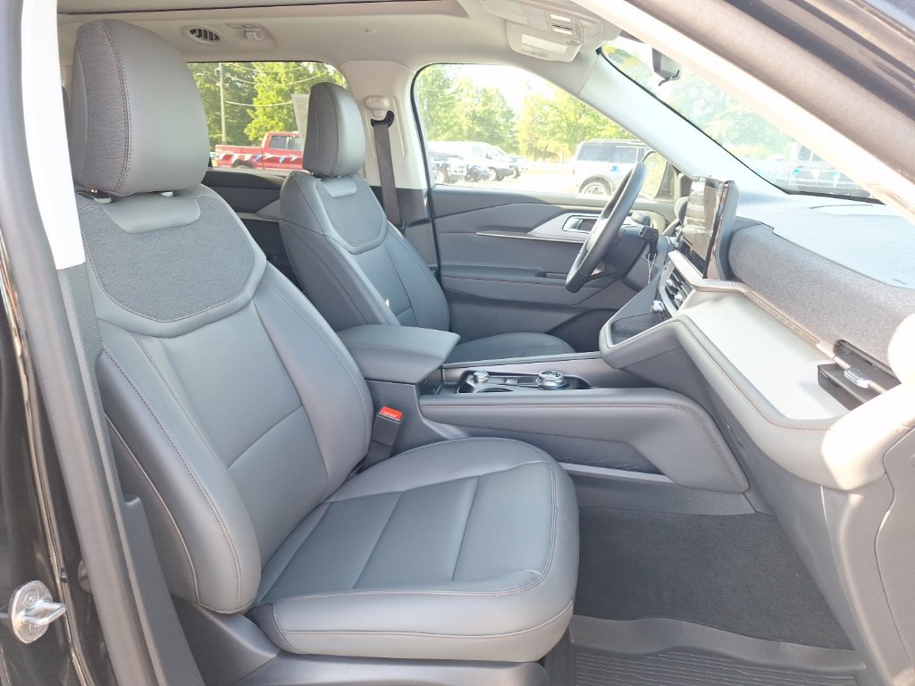 New 2026 Ford Explorer Active w/ Active Comfort Package AWD/4WD image 16