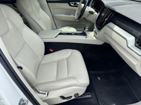 Used 2018 Volvo XC60 T6 Momentum w/ Protection Package Premier AWD/4WD image 13