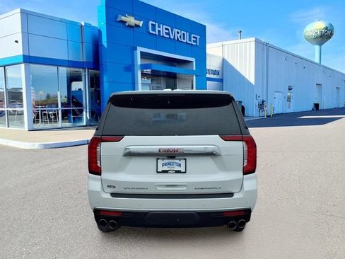Used 2021 GMC Yukon XL Denali w/ Denali Premium Package AWD/4WD image 4
