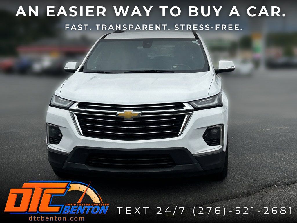 Used 2023 Chevrolet Traverse LT FWD image 2