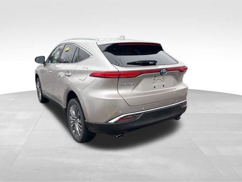 Certified 2022 Toyota Venza XLE image 3