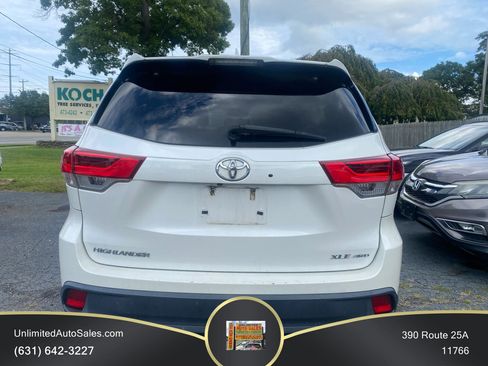 Used 2017 Toyota Highlander XLE AWD/4WD image 2