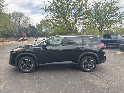 Used 2024 Nissan Rogue SV AWD/4WD image 9