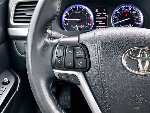 Used 2019 Toyota Highlander XLE AWD/4WD image 14