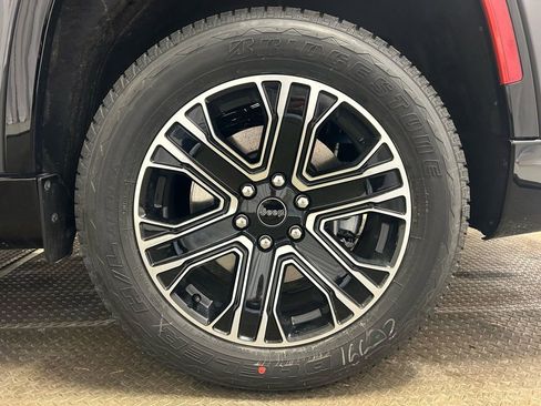 New 2026 Jeep Grand Wagoneer L image 31