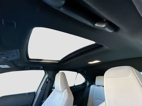 Used 2025 Lexus UX 300h FWD image 15