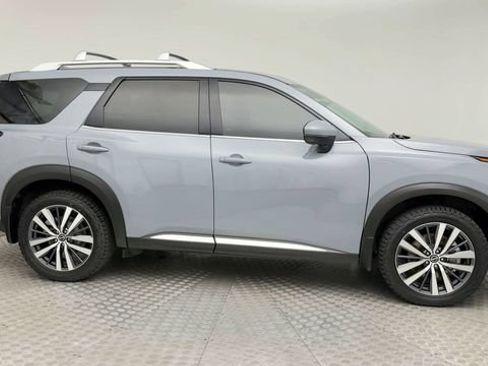 Used 2022 Nissan Pathfinder Platinum w/ Cargo Package AWD/4WD image 9