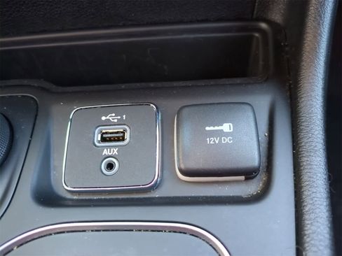 Certified 2021 Jeep Cherokee Latitude Lux image 30