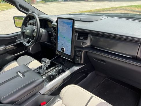 Used 2023 Ford F150 Lightning Platinum AWD/4WD image 43
