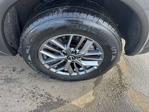 Used 2024 Nissan Rogue S image 14