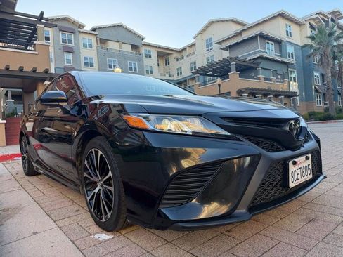 Used 2018 Toyota Camry SE FWD image 25