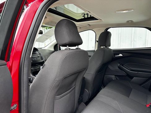 Used 2015 Ford Focus SE w/ SE Sport Package image 14