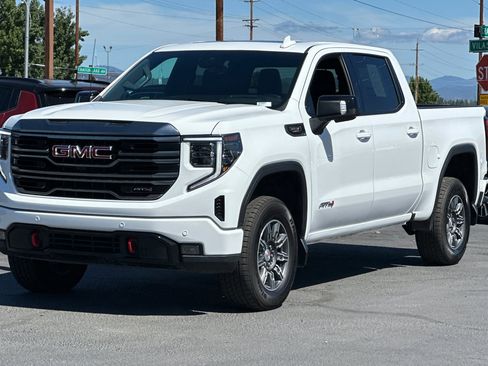 Used 2024 GMC Sierra 1500 AT4 w/ Technology Package AWD/4WD image 9