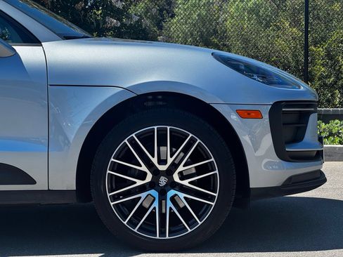 Certified 2024 Porsche Macan AWD/4WD image 12