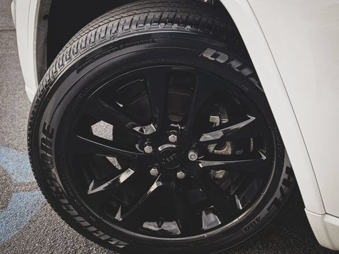 Used 2020 Jeep Grand Cherokee Altitude RWD image 35