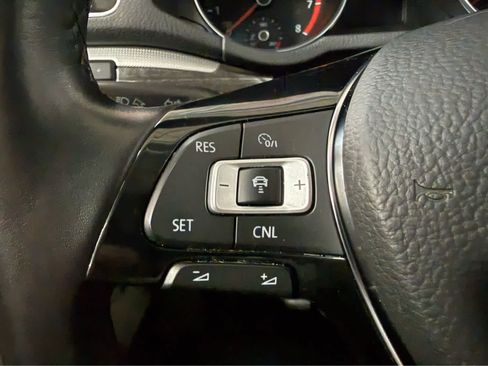 Used 2018 Volkswagen Passat 2.0T SE FWD image 17