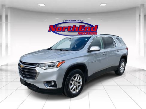 Used 2021 Chevrolet Traverse LT image 3