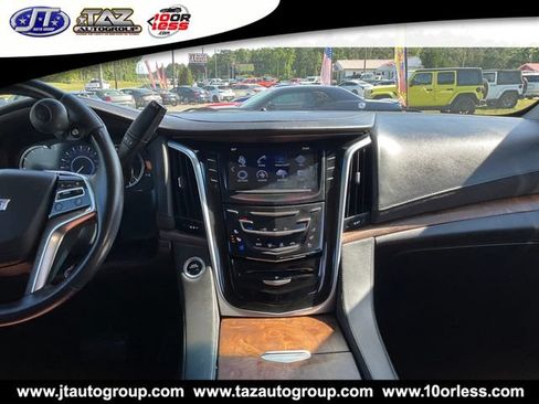 Used 2019 Cadillac Escalade Luxury RWD image 21