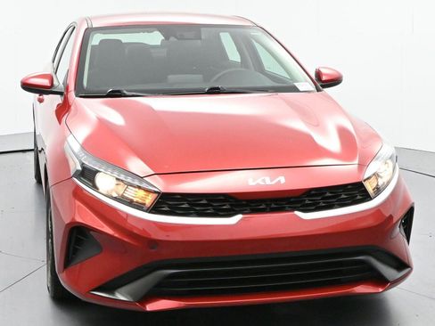 Used 2022 Kia Forte LXS FWD image 2