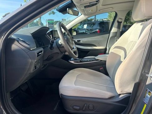 Certified 2022 Hyundai Sonata SEL w/ Convenience Package FWD image 11