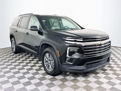Used 2025 Chevrolet Traverse LT