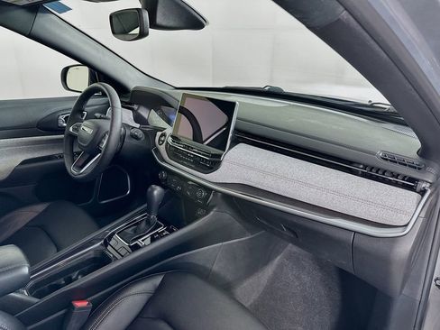 Certified 2024 Jeep Compass Latitude image 38