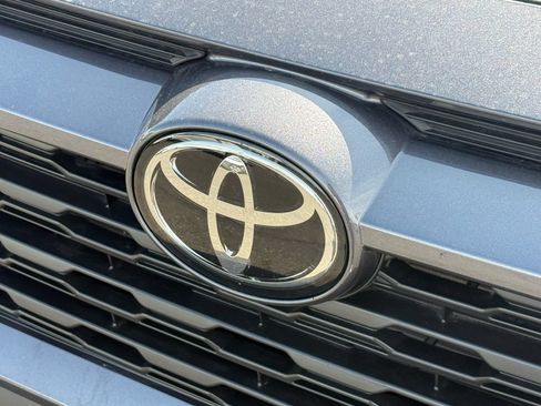 Used 2025 Toyota RAV4 XLE FWD image 33