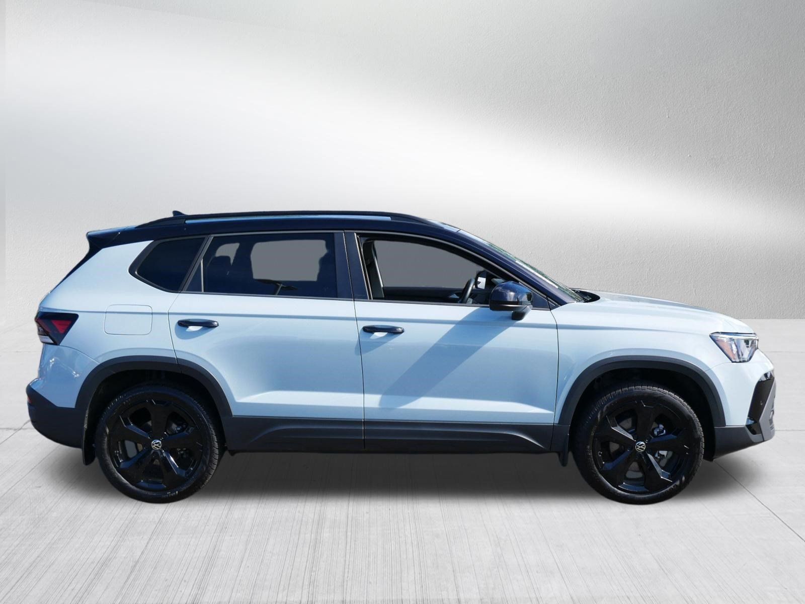 Certified 2025 Volkswagen Taos SE AWD/4WD image 8