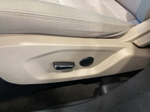 Used 2018 Ford Explorer FWD image 16