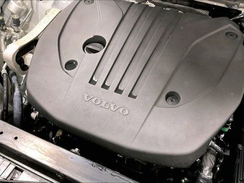 Certified 2025 Volvo XC60 B5 Plus image 37