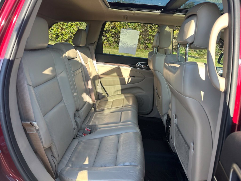 Used 2017 Jeep Grand Cherokee Limited w/ Luxury Group II AWD/4WD image 18