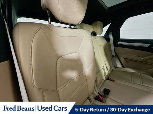 Used 2023 Porsche Cayenne Platinum Edition image 33